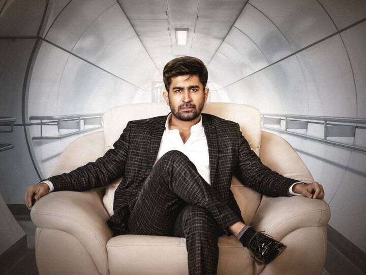 பிரான்சிஸ் ஆண்டனி சிரில் ராஜா என்பதே இவரது ரியல் பெயர். பின், திரையுலகிற்காக, தனது பெயரை அக்னி என மாற்றிக்கொண்டார். அக்னி என்று சொன்னால்தான் பலருக்கும் இவரை தெரியுமாம்.