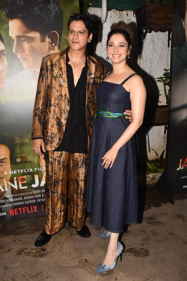 Vijay's lady love Tamannaah Bhatia also turned up for the screening. The two happily posed together for the paps.