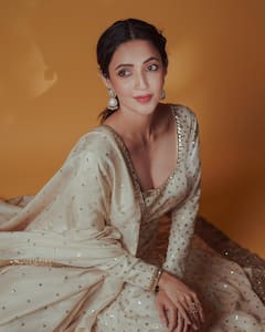 Neha Shetty Photos : వైట్ చుడిదార్‌లో నేహా శెట్టి - హ్యాపీ వినాయక చవితి