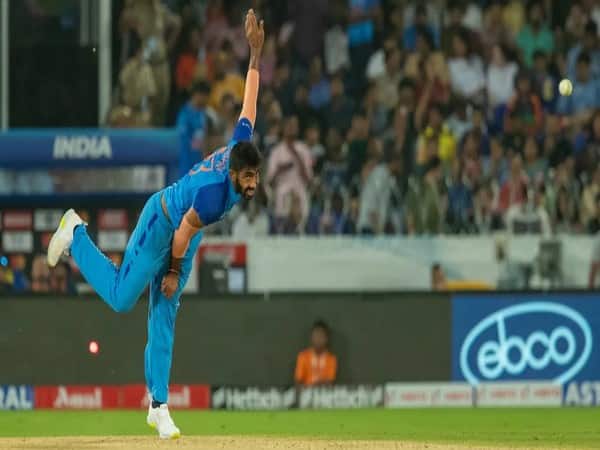 ওভালে হওয়া সেই ম্যাচে ১৯ রান খরচ করে প্রতিপক্ষের ৬ উইকেট তুলে নিয়েছিলেন ভারতের ডানহাতি এই পেসার।