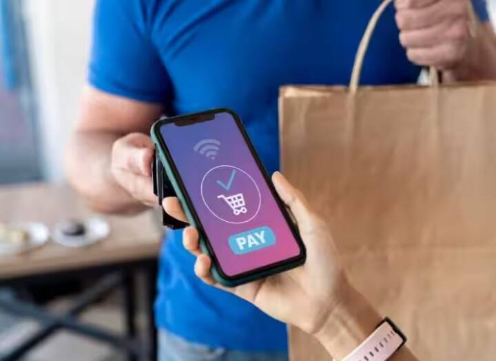 ਕ੍ਰੈਡਿਟ ਕਾਰਡ ਦੀ ਵਰਤੋਂ ਕਰੋ: ਵਪਾਰੀ ਭੁਗਤਾਨ ਕਰਨ ਲਈ ਤੁਸੀਂ UPI ਪਲੇਟਫਾਰਮ ਰਾਹੀਂ ਭੁਗਤਾਨ ਕਰਨ ਲਈ ਆਪਣੇ RUPAY ਕ੍ਰੈਡਿਟ ਕਾਰਡ ਦੀ ਵਰਤੋਂ ਕਰ ਸਕਦੇ ਹੋ। ਇਸ ਦੀ ਵਰਤੋਂ ਕਰਨ ਲਈ ਤੁਹਾਨੂੰ UPI ਰਾਹੀਂ RuPay ਕ੍ਰੈਡਿਟ ਕਾਰਡ ਦੀ ਵਰਤੋਂ ਕਰਨੀ ਪਵੇਗੀ।