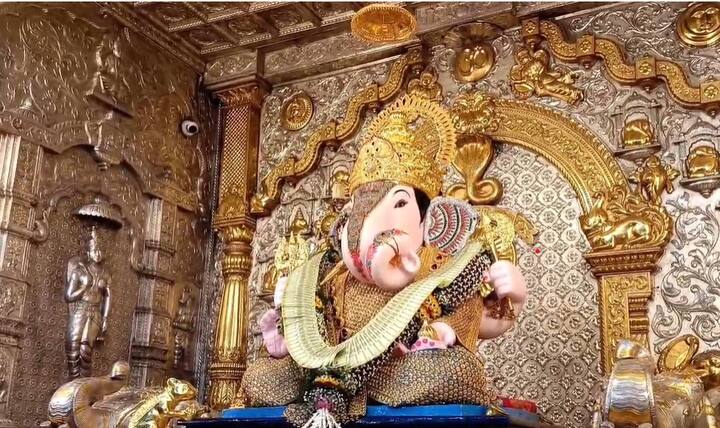 काहीच वेळात संघाचे सरसंघचालक मोहन भागवत यांच्या हस्ते प्रतिष्ठापना करण्यात येणार आहे.