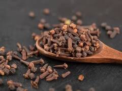 Health Tips : रात्री झोपताना फक्त दोन लवंग खा; अनेक आजारांवर आहे रामबाण उपाय