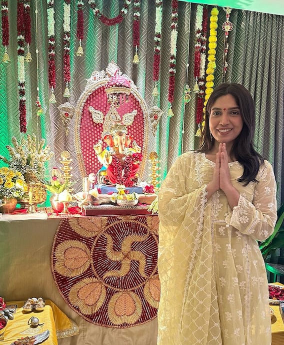 Ganesh Chaturthi 2023: Sara Ali Khan, Janhvi Kapoor to Raj-Shubashree, Shrabanti, Ganesh Bandana Matwara From Tollywood to Bollywood Ganesh Chaturthi 2023: Sara Ali Khan, Janhvi Kapoor to Raj-Shubashree, Shrabanti, Ganesh Bandana Matwara From Tollywood to Bollywood