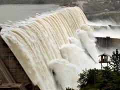 गुजरात: भारी बारिश के चलते सरदार सरोवर बांध तीसरे दिन भी ओवरफ्लो, आस-पास बढ़ा खतरा