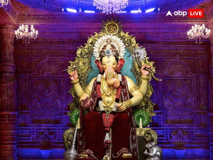 गणेश चतुर्थी के अवसर पर करें मुंबई के प्रसिद्ध और देश के सबसे बड़े गणेश मंदिर के दर्शन. पूरे देश से लोग दूर-दूर से लोग इस दिन गणेश जी की दर्शन करने के लिए आते हैं.