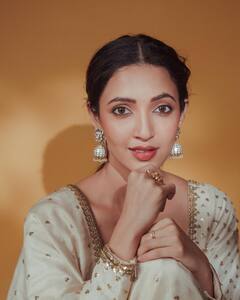 Neha Shetty Photos : వైట్ చుడిదార్‌లో నేహా శెట్టి - హ్యాపీ వినాయక చవితి