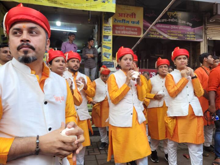 पुण्यातील केशव शंखनाद हे एकमेव शंख वादन करणारं पथक आहे.