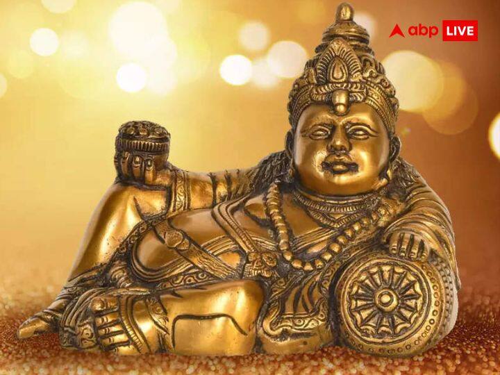 कुबेर देवता: भगवान कुबेर का धन का देवता कहा जाता है. कुबेर देव की मूर्ति घर पर रखने से भगवान गणेश और मां लक्ष्मी दोनों प्रसन्न होते हैं और इससे घर की दरिद्रता भी दूर हो जाती है.