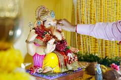 Devendra Fadanvis : देवेंद्र फडणवीसांच्या 'सागर' बंगल्यावर गणेशाचं आगमन, कुटुंबीयांसोबत केली पूजा