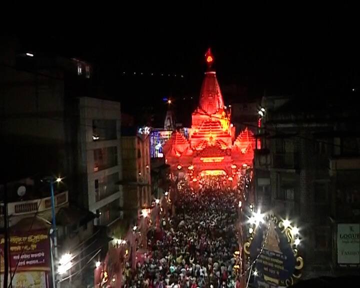 Pune Ganeshotsav 2023 :   पुणेकरांचा लाडका दगडूशेठ गणपती दिमाखात विराजमान झाला आहे.