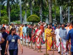 जब आमने-सामने नजर आए पीएम मोदी, सोनिया गांधी, खरगे, ज्योतिरादित्य सिंधिया, देखें दिलचस्प तस्वीरें