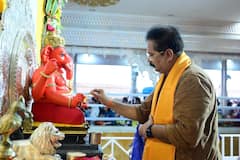 Aadesh Bandekar : आदेश बांदेकरांनी सपत्नीक सिद्धिविनायक मंदिरात केली बाप्पाची प्राणप्रतिष्ठा; पाहा फोटो