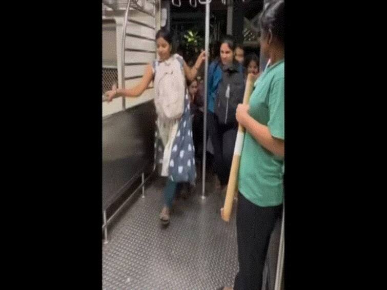 Video Of Women Rushing To Get Into Moving Mumbai Local Goes Viral, Triggers Debate Video Of Women Rushing To Get Into Moving Mumbai Local Goes Viral, Triggers Debate