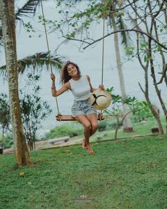 Shriya Saran Photos : ‘கேளாமல் கையிலே வந்தாயே காதலே...' கோவளம் பீச் ரிசார்ட்டில் போட்டோஷூட் நடத்திய ஸ்ரேயா சரண்!