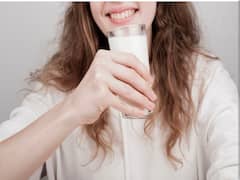 डियर लेडीज, बच्चों के लिए ही नहीं आपके लिए भी बहुत जरूरी है दूध, रोजाना पीने से मिलते हैं ये 5 फायदे