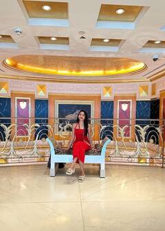 Actress Ivana: கனவு நாயகி இவானா துபாய் சுற்றுப்பயணம் - லேட்டஸ் கிளிக்ஸ்