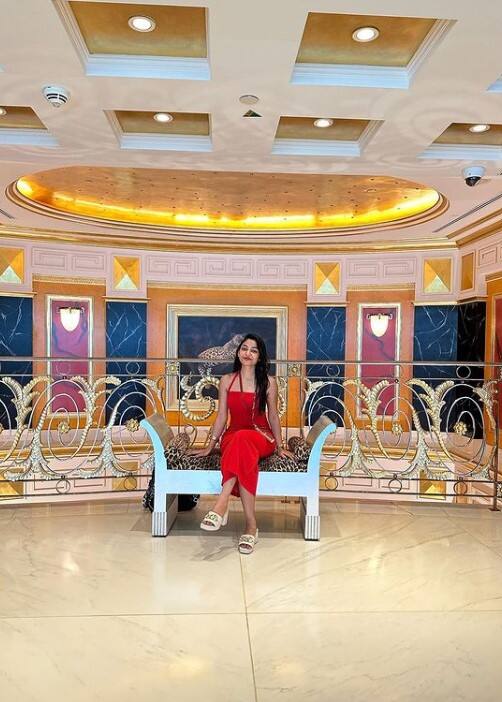 நடிகை த்ரிஷா உள்பட லவ் டுடே படத்தில் இவானாவின் நடிப்பை பலரும் குறிப்பிட்டு  பாராட்டு தெரிவித்துள்ளார். இவானாவின் அடுத்தடுத்த படங்களை எதிர்பார்த்து கோலிவுட் ரசிகர்கள் தொடர்ந்து எதிர்பார்த்துள்ள நிலையில், தன் இன்ஸ்டாகிராம் பக்கத்தில் ஆக்டிவ்வாக செயல்பட்டு தன் ரசிகர்களை மகிழ்வித்து வருகிறார் இவானா.