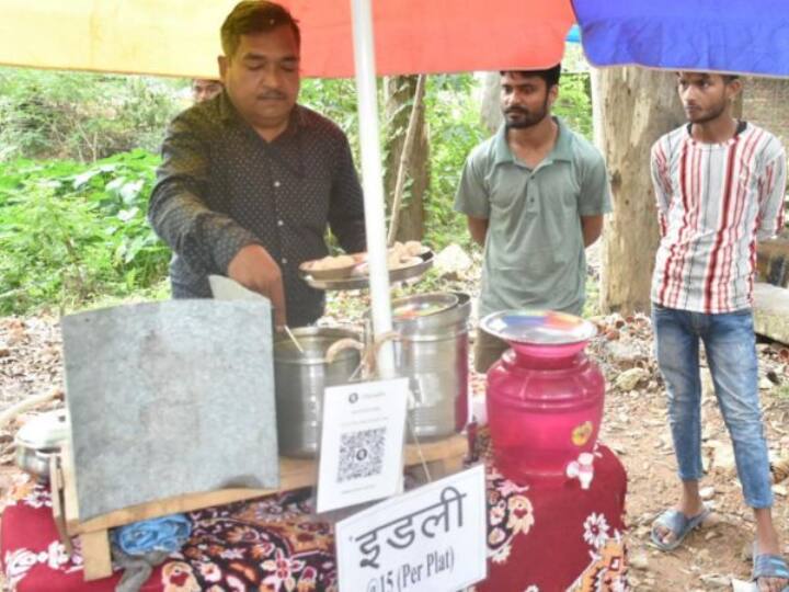 Chandrayaan-3 Launchpad Technician Helped In Moon Mission Now Selling Idli Weird News Hindi वायरल हो रहा ये इडली वाला... जिसने Chandrayaan-3 के प्रोजेक्ट में दिया था ये खास योगदान