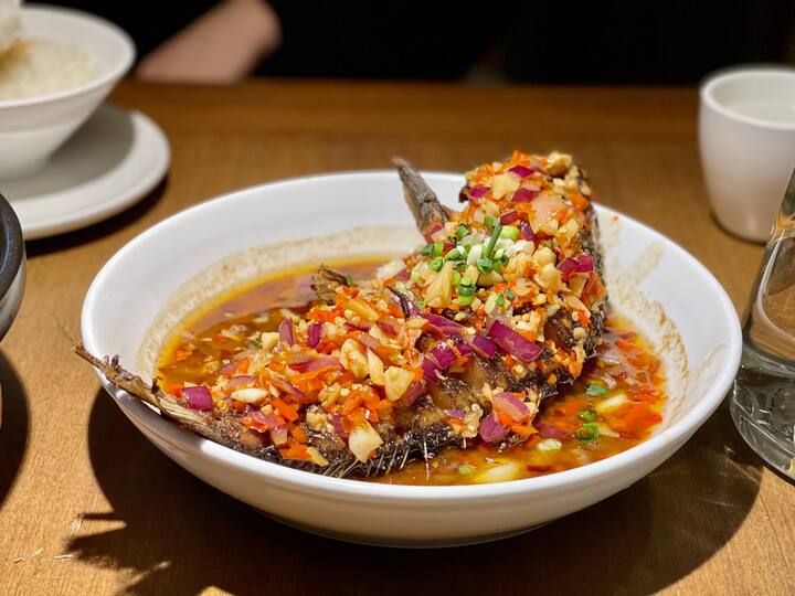 கண்டிப்பாக காலை வேளையில் காரமான உணவுகளை தவிர்க்க வேண்டும். வெறும் வயிற்றில் சாப்பிடும் போது அது அதிக வலியை உண்டாக்கும்.