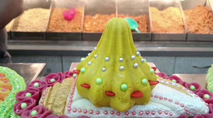 ड्राय फ्रुट्स, केशर , मावा,  चॉकलेट, मँगो या फ्लेवरमध्ये हे मोदक उपलब्ध असून अतिशय आकर्षक पद्धतीने हे मोदक बनविण्यात आले आहेत.