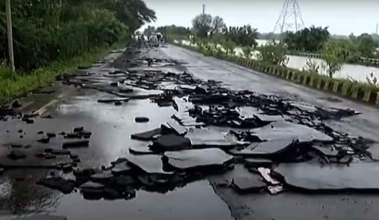 177 roads have been closed in the state due to heavy rains. Gujarat: ભારે વરસાદના કારણે રાજ્યમાં 117 રસ્તાઓ બંધ, 14 સ્ટેટ હાઇવે પર બંધ કરાયો વાહન વ્યવહાર