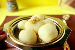 Rasagulla: செம டேஸ்டியான ரசகுல்லா...செய்வது எப்படி?