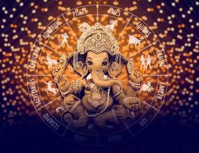 ગણેશજીના પ્રિય રંગો લાલ અને પીળા છે. આ રંગોના કપડાં પહેરીને જ પૂજા કરો. ભૂલથી પણ કાળા રંગના કપડાં ના પહેરો. જો તમે આમ કરશો તો 10 દિવસની પૂજા વ્યર્થ જશે અને તમને કોઈ પરિણામ નહીં મળે.