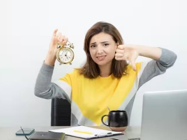 પેપર સોલ્વ કરવા માટે 120 મિનિટનો સમય આપવામાં આવશે. તમને દરેક વિભાગ માટે અંદાજીત 40 મિનિટ મળશે. એક વિભાગનો જવાબ આપતી વખતે તમે બીજા વિભાગમાં જઈ શકતા નથી. તમારે આપેલા સમયની અંદર જ પૂર્ણ કરવાનું રહેશે.