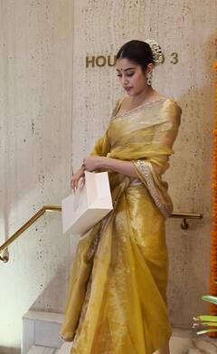 Ganesh Chaturthi: मैचिंग आउटफिट में मनीष मल्होत्रा के घर बप्पा के दर्शन करने पहुंचे सिड-कियारा, मलाइका के लुक ने लूटी लाइमलाइट