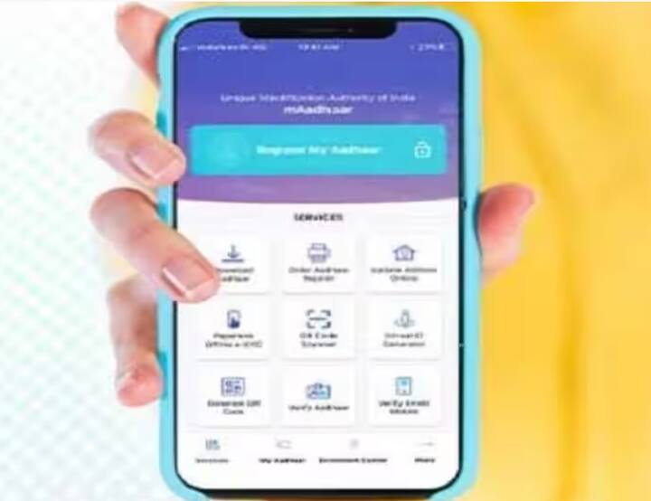 રક્ષણ: mAadhaar માં બાયોમેટ્રિક લૉક અનપેક્ષિત અને અનધિકૃત ઍક્સેસને રોકવામાં મદદ કરે છે. તે તમારી ઓળખના આધારે જ એપ્લિકેશન ખોલે છે, તેથી કોઈપણ અનધિકૃત અથવા અનિચ્છનીય વપરાશકર્તા સાથે ઇન્ટરફેસ થવાની સંભાવના ઓછી થઈ જાય છે. તેથી, એપની સુરક્ષા વધારવા માટે તેને એક મજબૂત ઉપાય તરીકે ગણી શકાય.