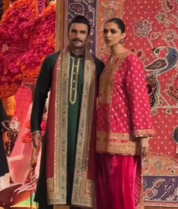 बॉलिवूड अभिनेत्री दीपिका पादुकोण आणि रणवीर सिंहनेदेखील गणपतीचं दर्शन घेतलं.