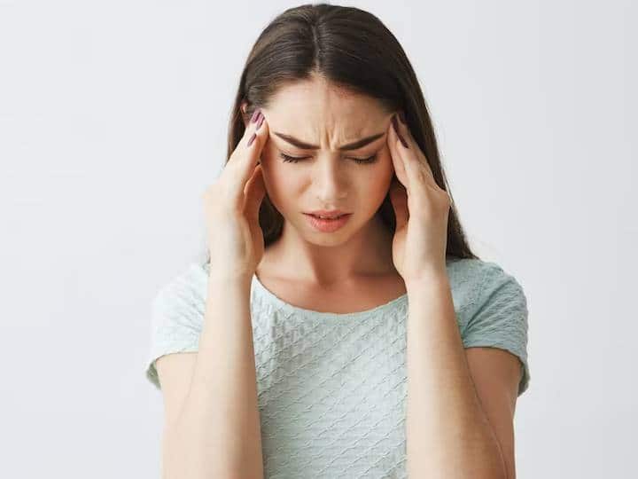 कुछ लोगों को अक्सर सिर में दर्द की शिकायत रहती है. कुछ लोगों को शाम के वक्त सिर में दर्द होने लगता है तो कुछ को सुबह उठते ही सिर में दर्द रहता है.