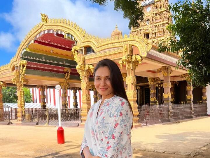 Andrea Jeremiah Photos : இந்த கோயில் இலங்கையின் வடப்பகுதியிலுள்ள யாழ்ப்பாணக் குடாநாட்டிற்கு அருகே அமைந்துள்ள நல்லூர் என்ற இடத்தில் இருக்கிறது.