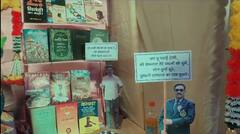 भिवंडीतील मानसरोवर सोसायटीमध्ये पुस्तक गणरायाची प्राणप्रतिष्ठा, वाचनाची आवड निर्माण व्हावी या हेतूनं विविध पुस्तकांची आरास