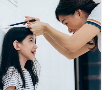 কার কত 'হাইট'? ঠিক কতটা লম্বা হলে যথেষ্ট? এই নিয়ে প্রশ্ন করলে হয়তো দেখা যাবে, প্রায় প্রত্যেকের আলাদা মতামত রয়েছে। কারও কারও চিন্তা, 'হাইট' ঠিকঠাক বাড়ছে তো?