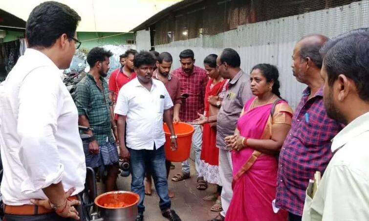 Shawarma should not be sold on the roadside in Pudukottai Food Safety Department TNN சாலையோரம் வைத்து ஷவர்மா விற்பனை செய்யக்கூடாது  - புதுக்கோட்டையில் உணவு பாதுகாப்பு துறை அதிகாரிகள் எச்சரிக்கை