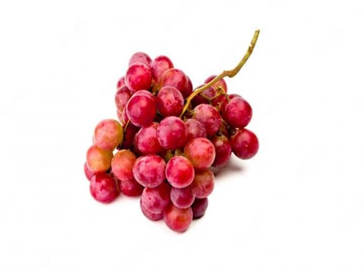Red Grapes Benefits for health know its nutrients value लाल अंगूर खाने से मिलते हैं ये 5 जबरदस्त फायदे, एक बार आजमा कर देखेंगे तो भूल जाएंगे बाकि सारे फल