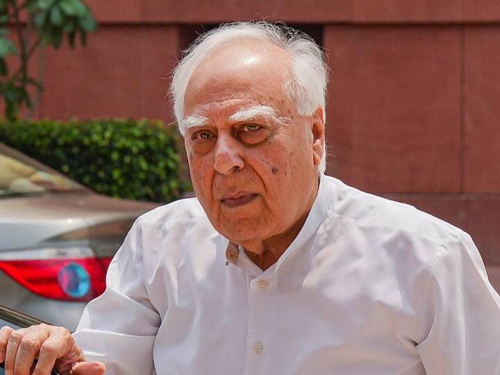 Women Reservation Bill Kapil Sibal's question on implementation Will it be passed without delimitation Women Reservation Bill: कपिल सिब्बल का सरकार पर निशाना, कहा- 'इन्हें मालूम है कि 2029 में भी...'