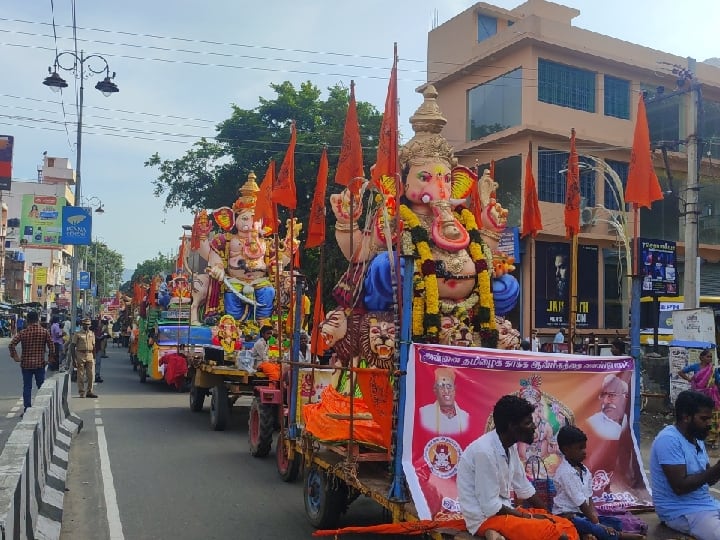 Vinayagar Chaturthi 2023 Ganesha idols in Salem dissolve in water TNN Vinayagar Chaturthi 2023: சேலத்தில் விநாயகர் சிலைகள் நீர் நிலைகளில் கரைப்பு - பாதுகாப்பு பணியில் ஆயிரம் போலீசார்