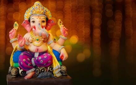 शास्त्रात गणेशोत्सवात करण्यासाठी काही उपाय सांगितले आहेत, ज्याचा अवलंब करून आपण नोकरी, व्यवसाय, आरोग्य, घरगुती समस्या आणि मुलांशी संबंधित समस्यांपासून मुक्त होऊ शकतो.