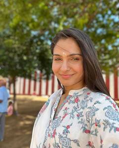 Andrea Jeremiah Photos : யாழ்ப்பாணம் நல்லூர் கந்தசுவாமி கோயிலில் ஆண்ட்ரியா ஜெரேமியா!