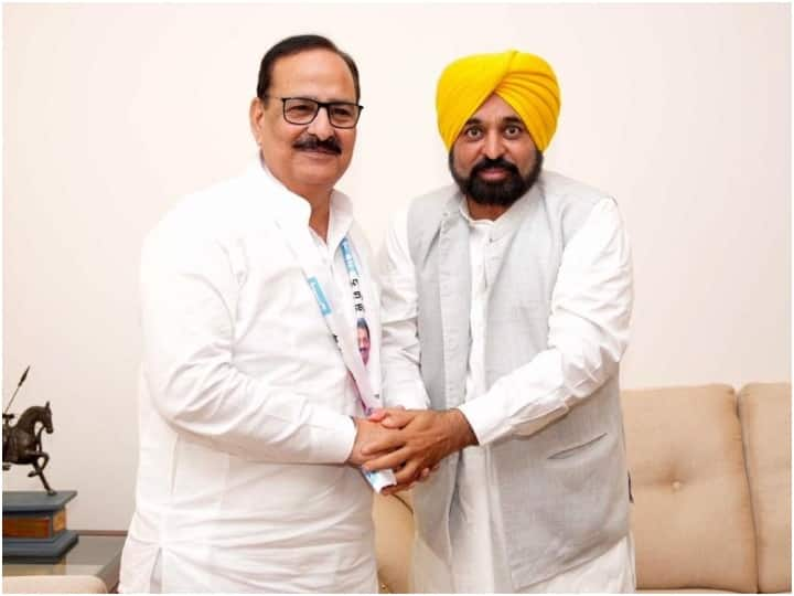 Ex bjp mla arun narang joins aap aadmi party in presence of cm bhagwant mann Punjab: बीजेपी के पूर्व विधायक अरुण नारंग AAP में शामिल, सुनील जाखड़ को अध्यक्ष बनाए जाने से थे नाराज