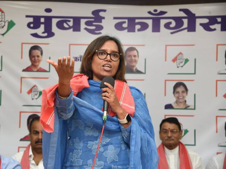 Maharashtra Congress MLA Varsha Gaikwad criticized PM Modi government called women reservation bill a jumla Women Reservation Bill: कांग्रेस विधायक वर्षा गायकवाड़ ने की मोदी सरकार की आलोचना, महिला आरक्षण बिल को बताया 'जुमला'