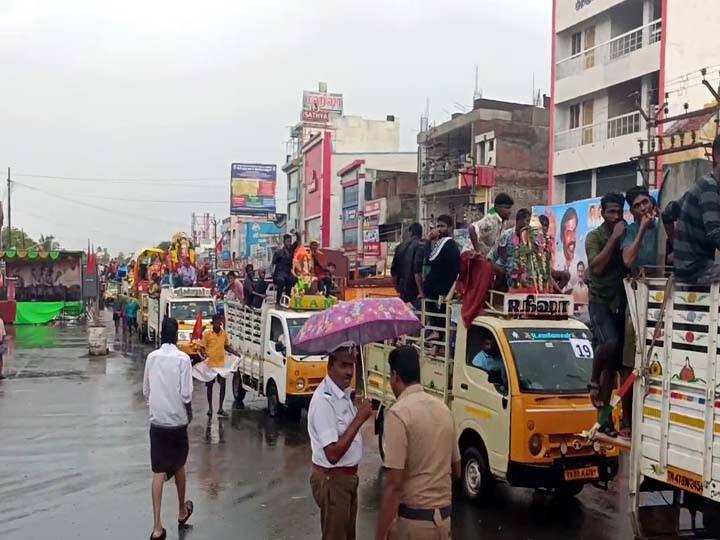 Ganesha Chaturthi procession held in Dindigul district. People went cheering, drenched in the rain TNN திண்டுக்கல் மாவட்டத்தில் விநாயகர் சதுர்த்தி ஊர்வலம்; மழையில் நனைந்தபடி ஆரவாரத்துடன் சென்ற மக்கள்