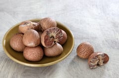 Health Tips : शरीरातीच्या व्याधी दूर करण्यासाठी सुपारी ठरते गुणकारी; फायदे ऐकाल तर, अवाक् व्हाल!