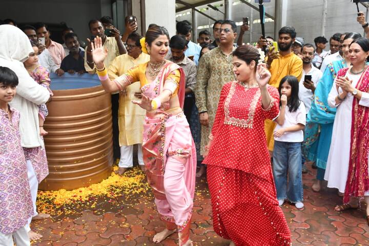 Shamita Shetty was also present and was seen dancing wearing a red attire with gajra on her hair.