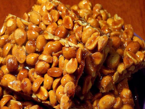 Peanut Barfi: இனி கடைக்கு போக வேண்டாம்... கடலை மிட்டாய்- வீட்டிலேயே செய்து அசத்துங்க..! Peanut Barfi: இனி கடைக்கு போக வேண்டாம்... கடலை மிட்டாய்- வீட்டிலேயே செய்து அசத்துங்க..!