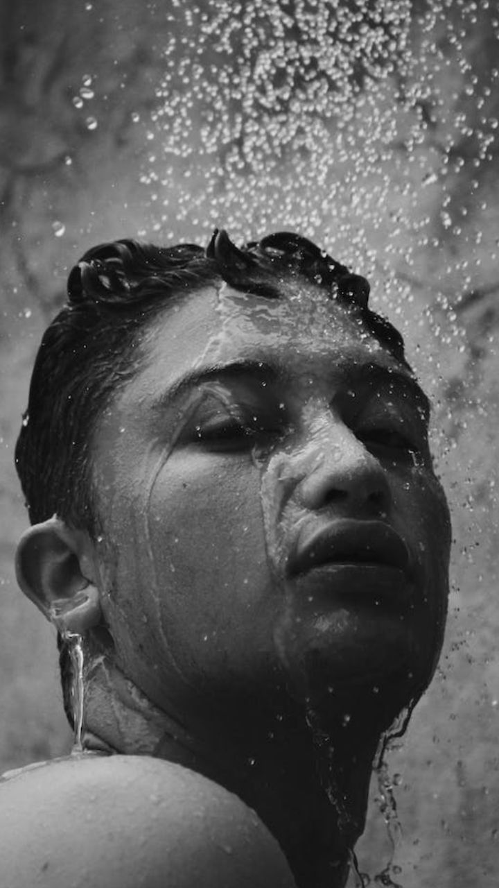 தலையில் நல்லெண்ணை தேய்த்து குளிப்பது பாரம்பரிய வழக்கம்