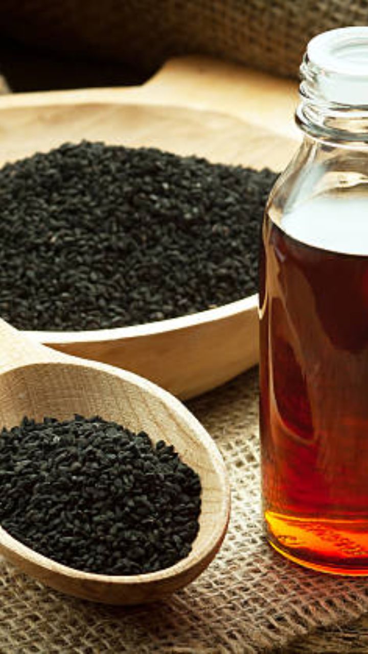 கருஞ்சீரகத்தின் விதையில் உள்ள ‘தைமோகுயினன்' (Thymoquinone) என்ற வேதிப்பொருள் வேறு எந்தத் தாவரத்திலும் இல்லை